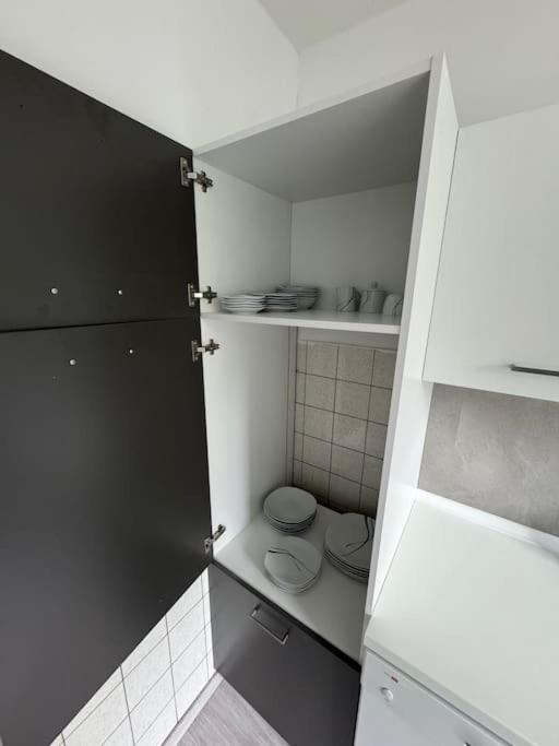 Moderne Und Moeblierte Wohnung! Lünen Esterno foto